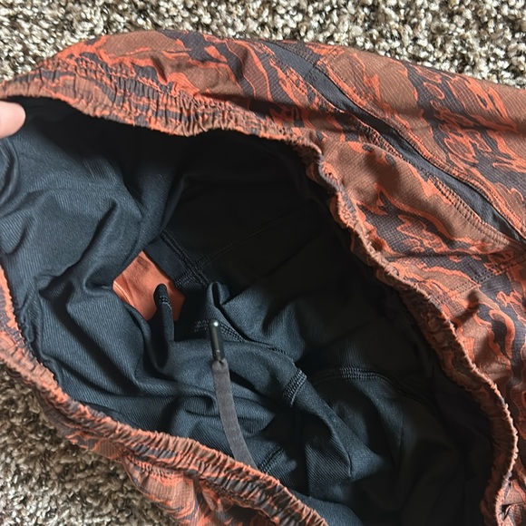 Lululemon Pace Breaker Short  in Tiger Camo Multi Orange size SMALL men’s - Picture 7 of 9
